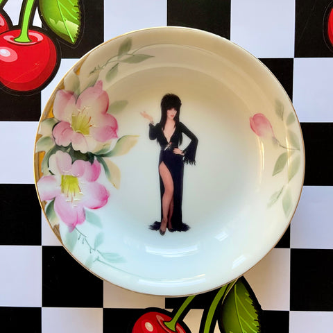 Darkness Queen Vintage Bowl