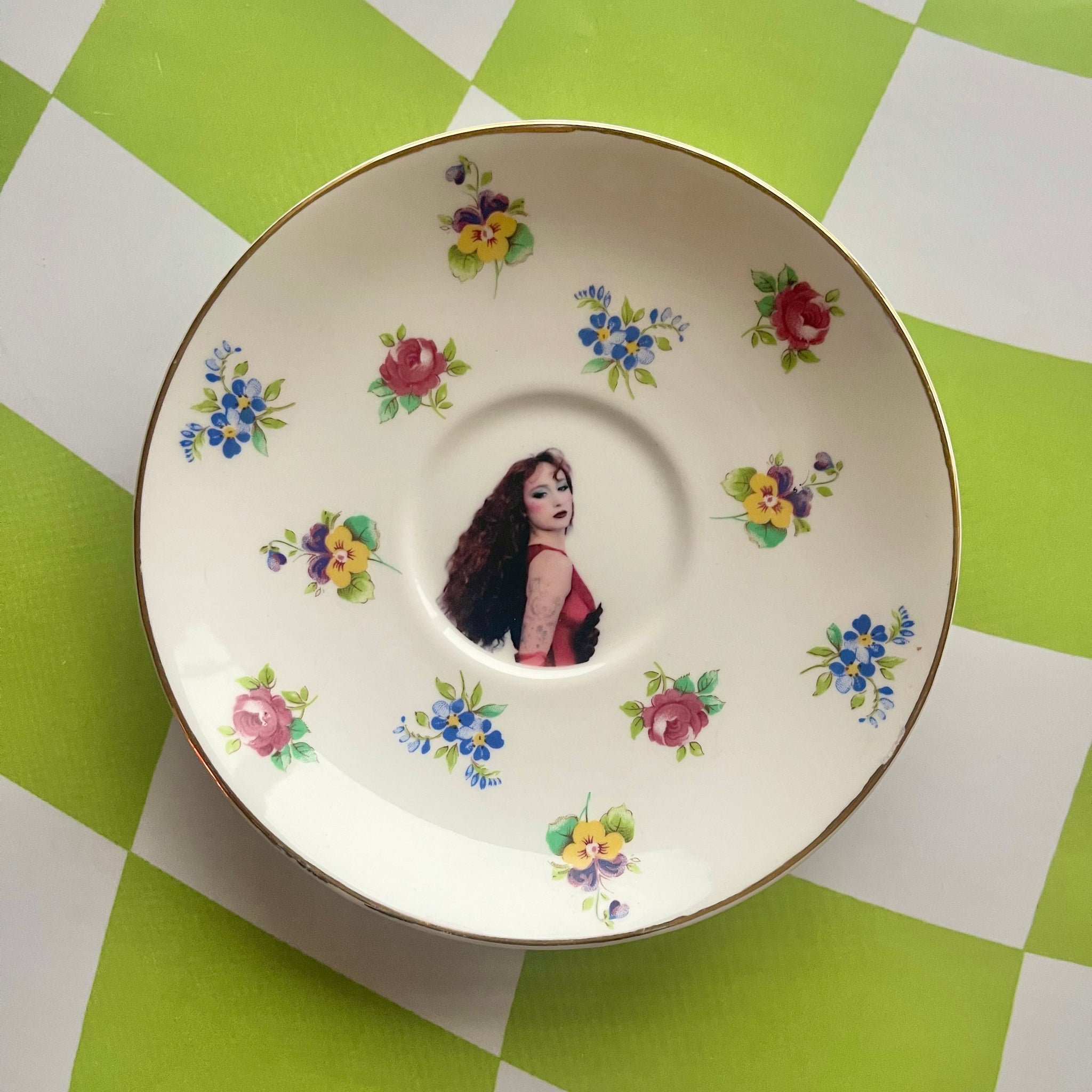Hot To Go Vintage Dish